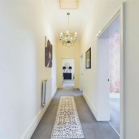 Upmarket Apartment In 옴스커크 외부 사진