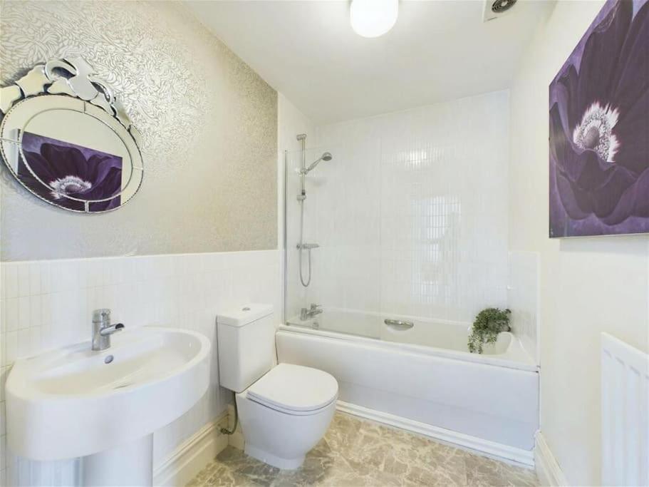 Upmarket Apartment In 옴스커크 외부 사진